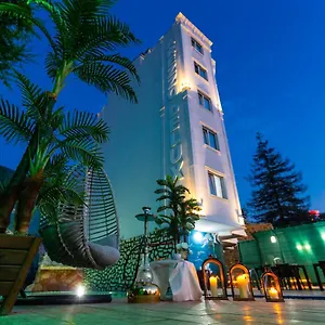 Arezzo Deluxe **** ترابزون